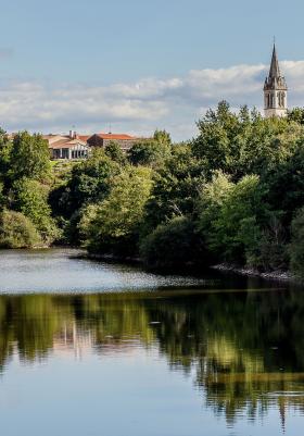 la cuisine domine le lac